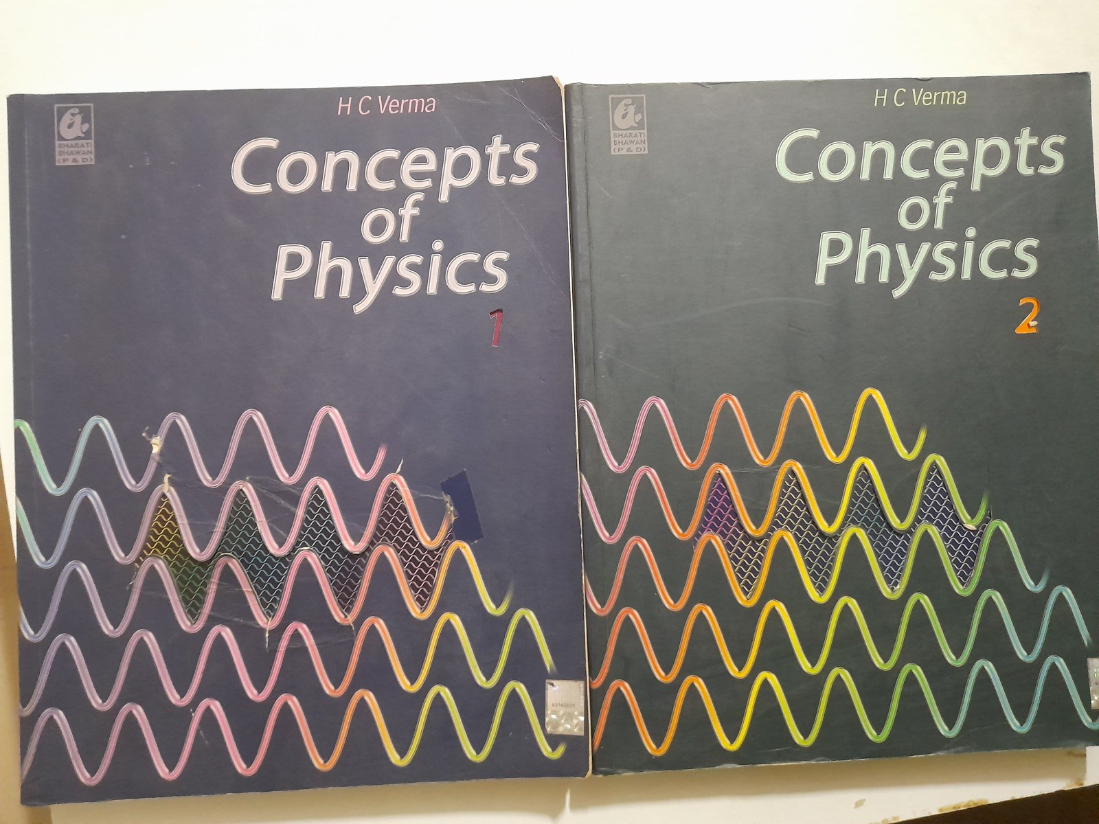 HC VERMA volume 1 and volume 2 both - Second Hand - Bookaao