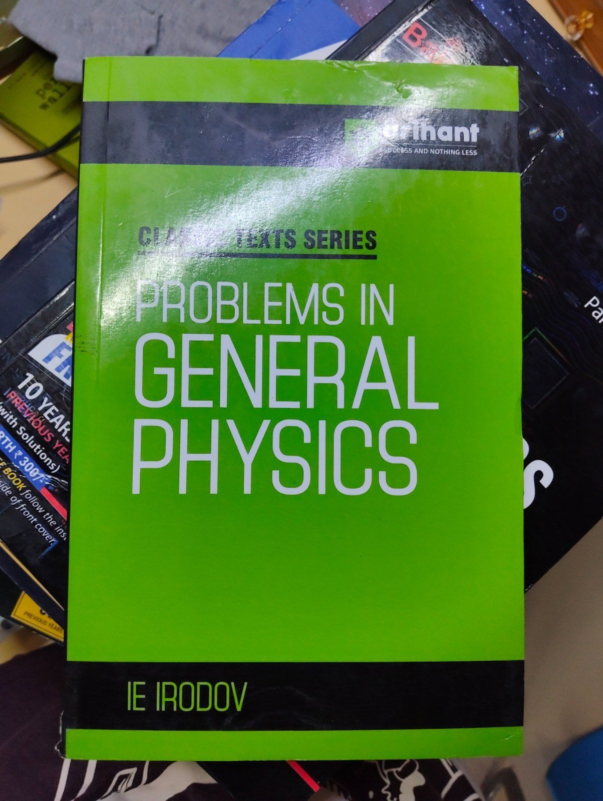 IE IRODOV Problems in General Physiscs - New Book - Bookaao