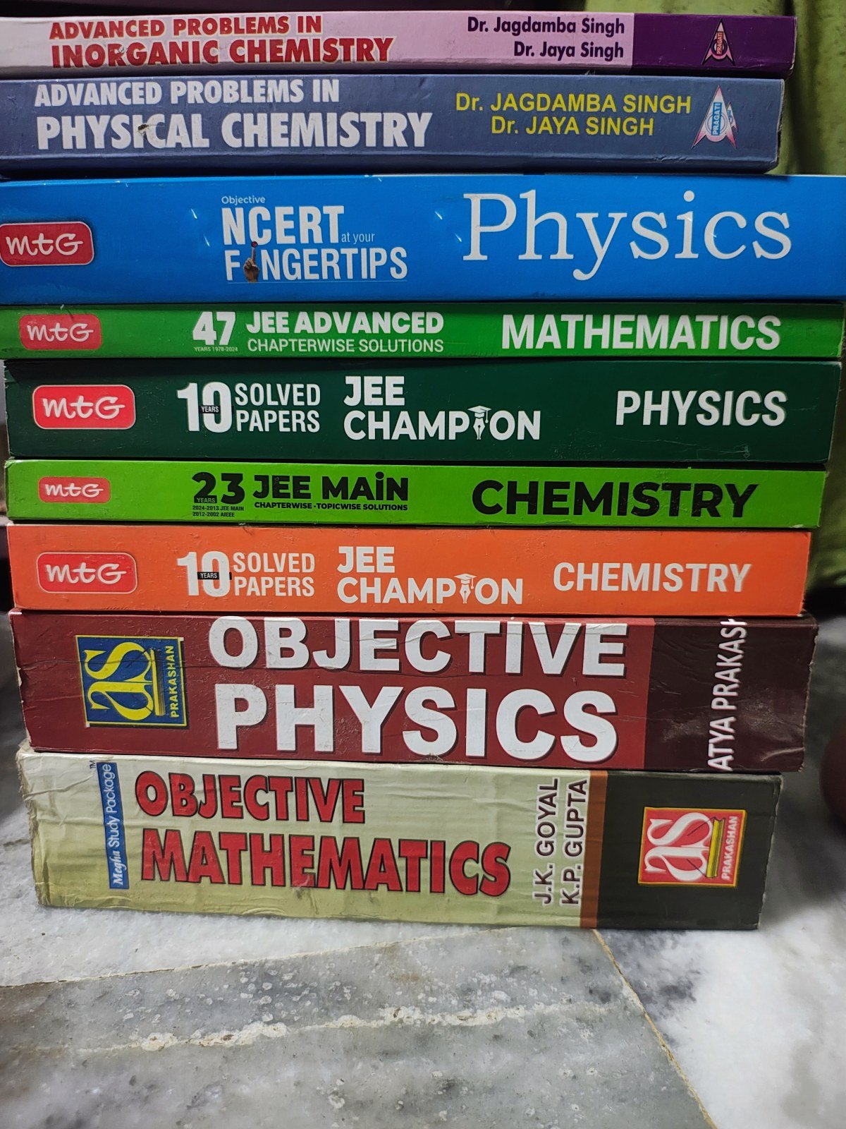 IIT JEE LIKE NEW BOOKS NEVER USED - Second Hand - Bookaao
