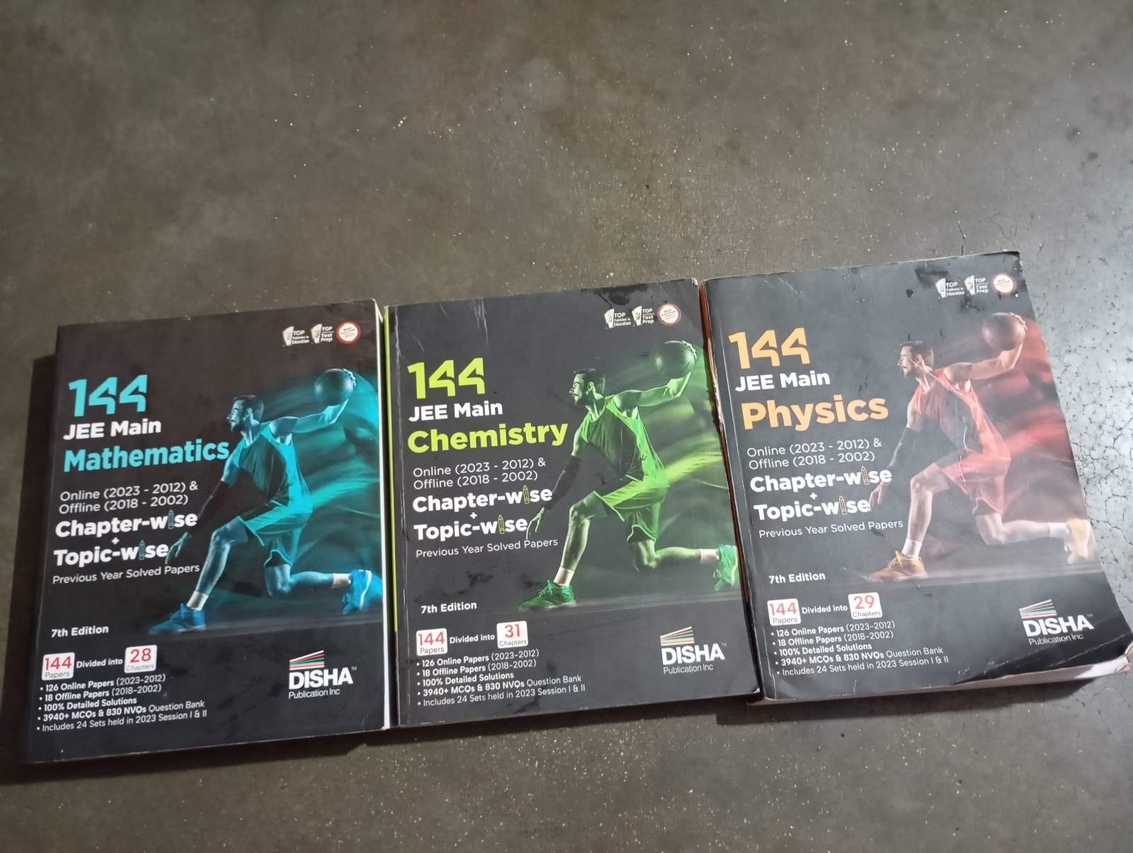 Jee main PCM Pyqs Full New condition - Second Hand - Bookaao