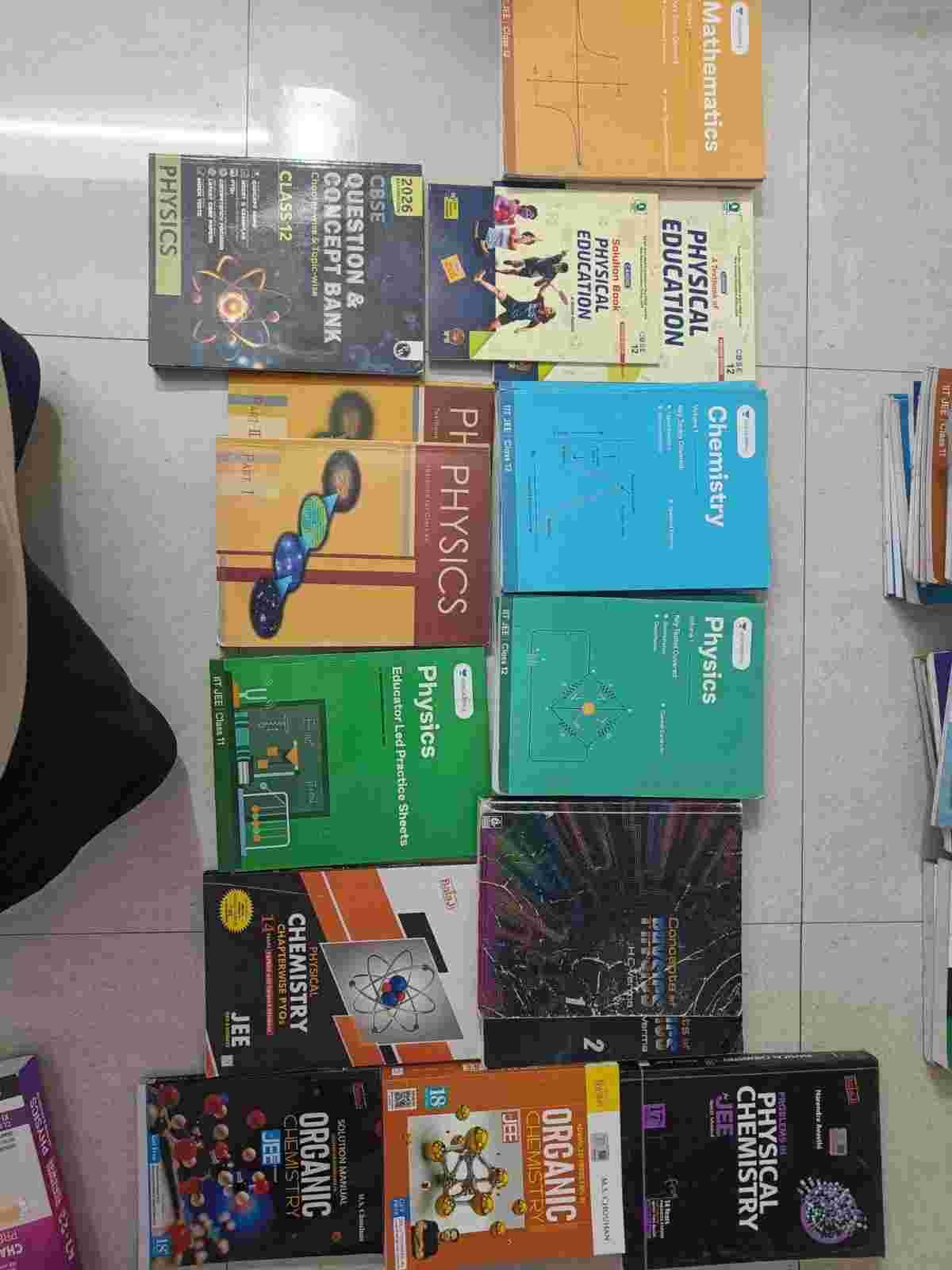 JEE MAINS ADV UNACADEMY MOD+CLASS 12 BOARDS+EXTRA - Second Hand - Bookaao