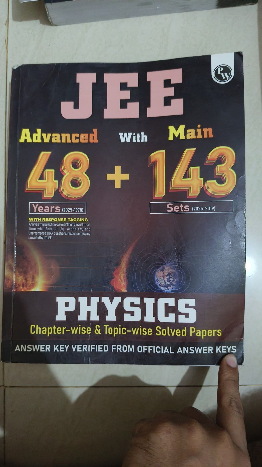 Jee mains & advance physics pyq book - New Book - Bookaao