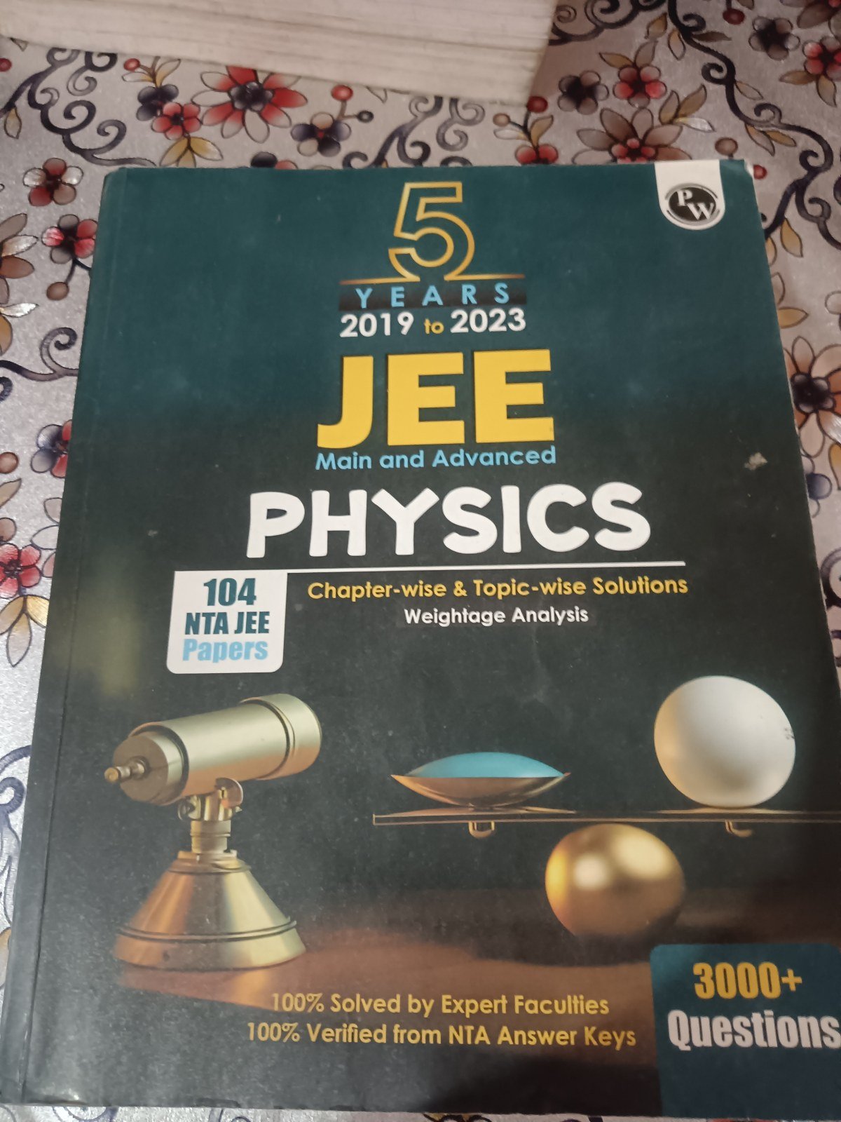 JEE mains and advanced physics pyq 5 years - Second Hand - Bookaao