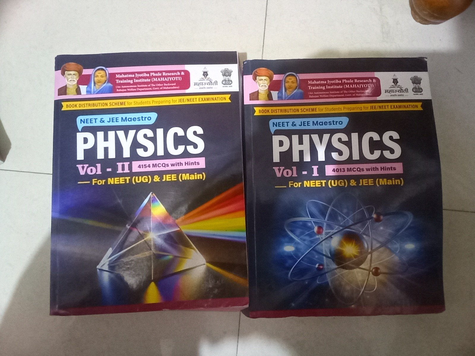JEE MAINS PYQ BOOK PHYSICS - New Book - Bookaao
