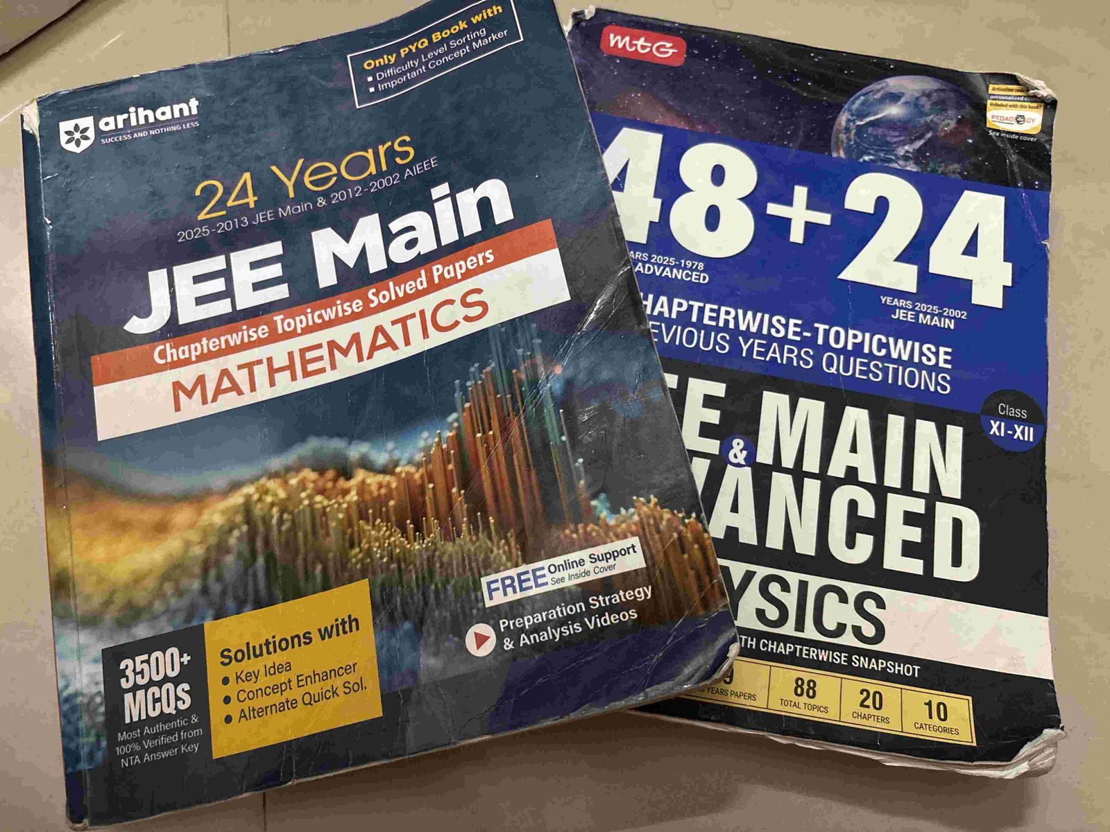 Jee mains pyq( phy and maths) - Second Hand - Bookaao