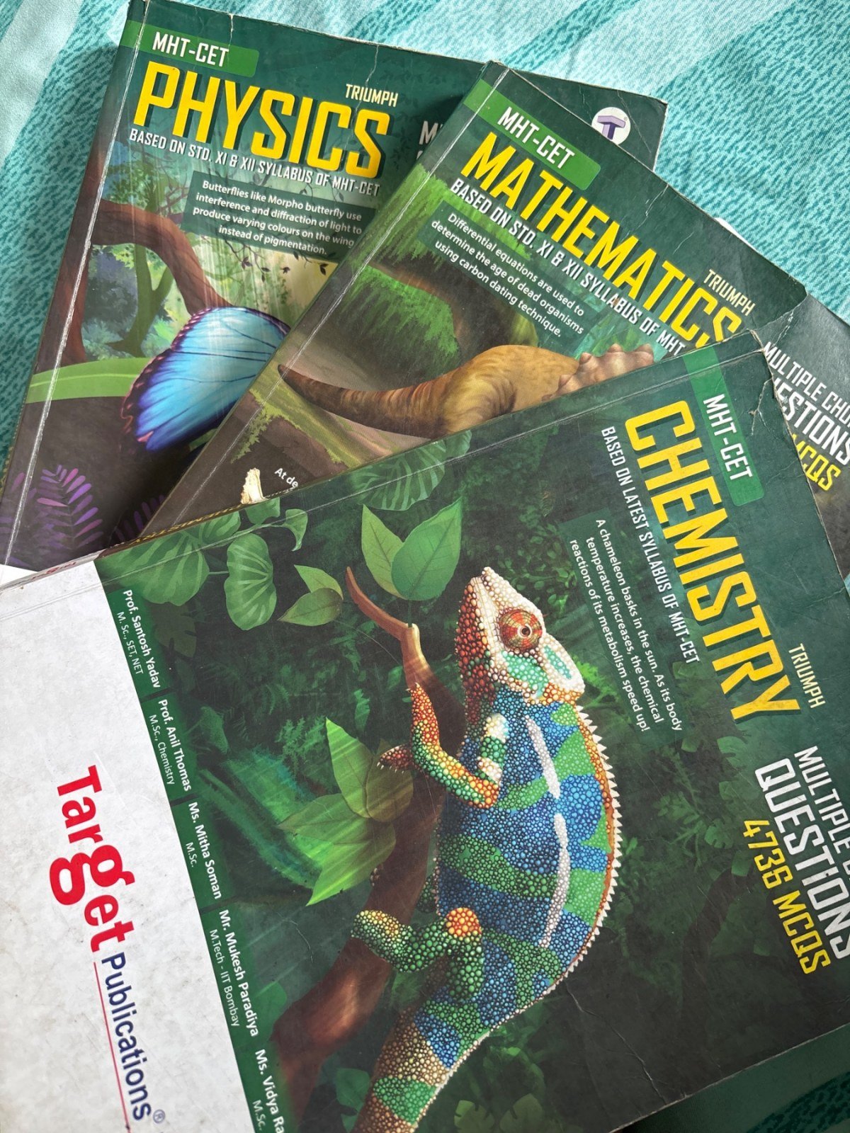 MHT-CET Pyqs Books ( Physics,Chemistry and maths) - Second Hand - Bookaao