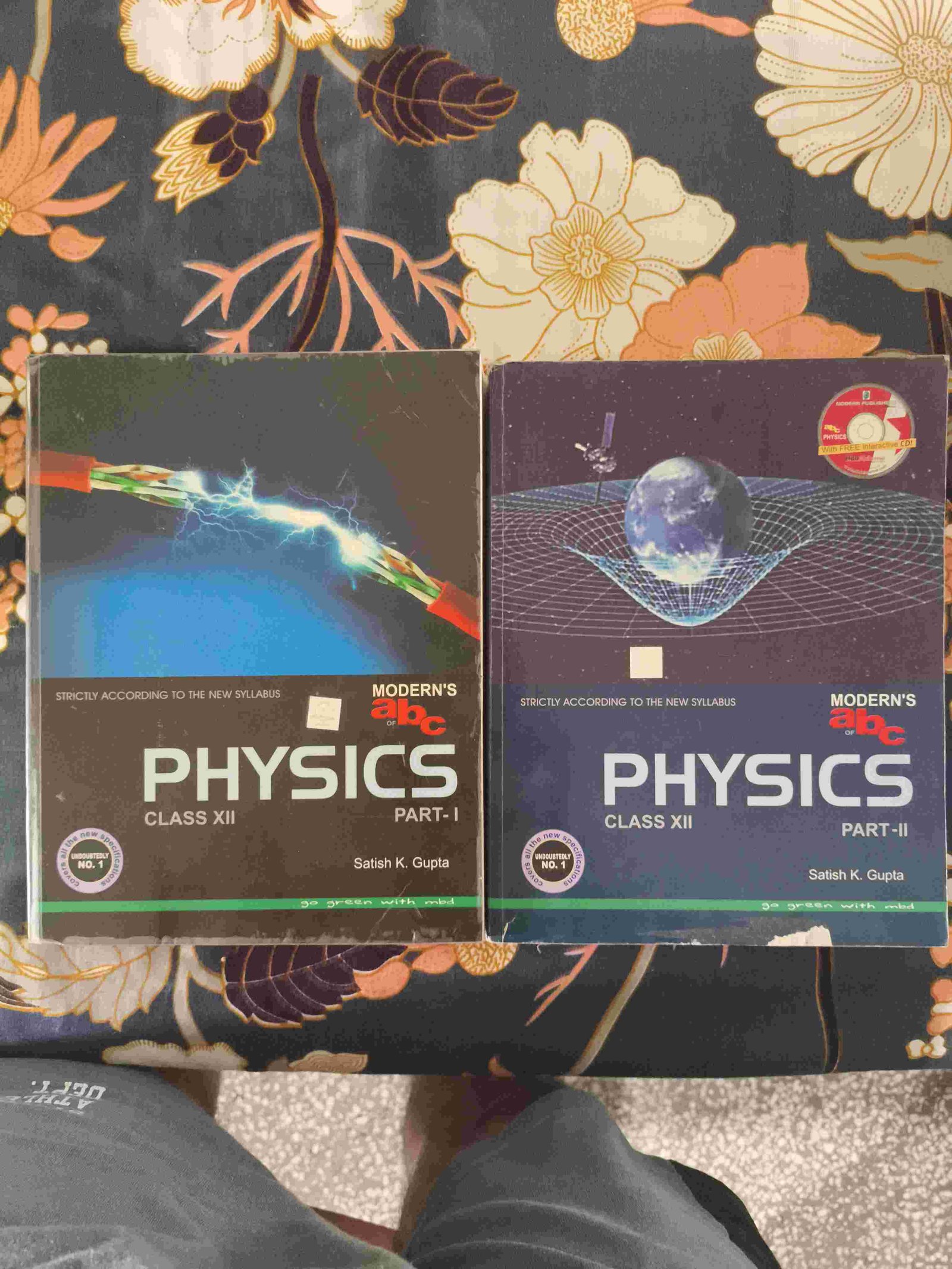 MODERN,S abc OF PHYSICS CLASS XII PART 1-2 - Second Hand - Bookaao