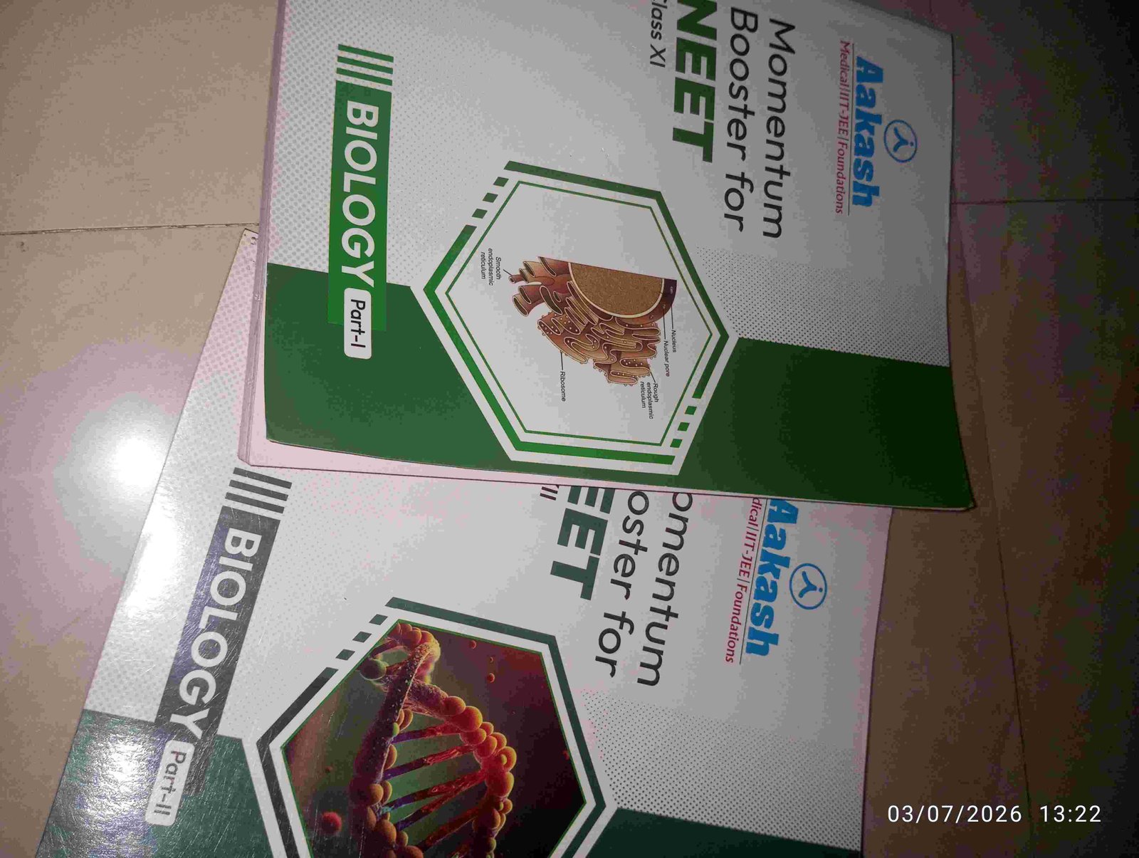 MOMENTUM BOOSTER FOR NEET BIOLOGY [ AAKASH ] - Second Hand - Bookaao