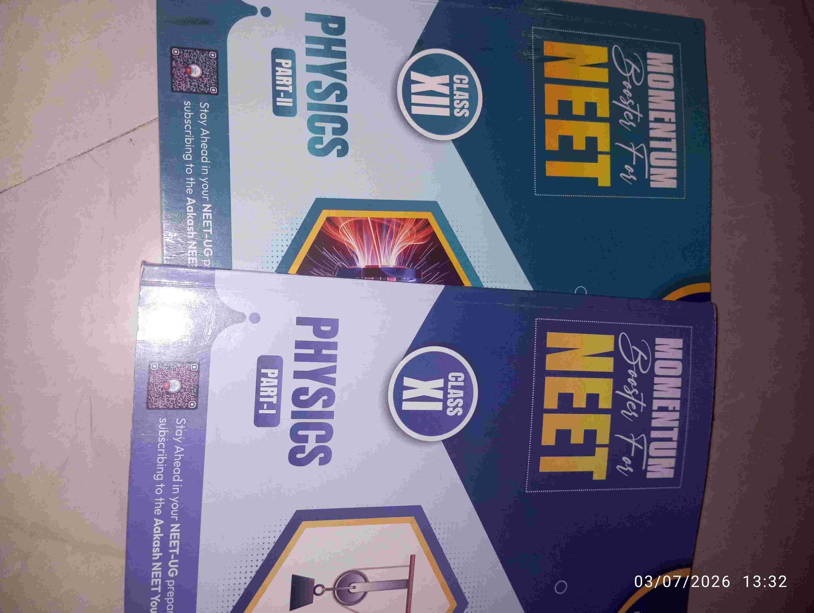 MOMENTUM BOOSTER FOR NEET PHYSICS [ AAKASH ] - Second Hand - Bookaao