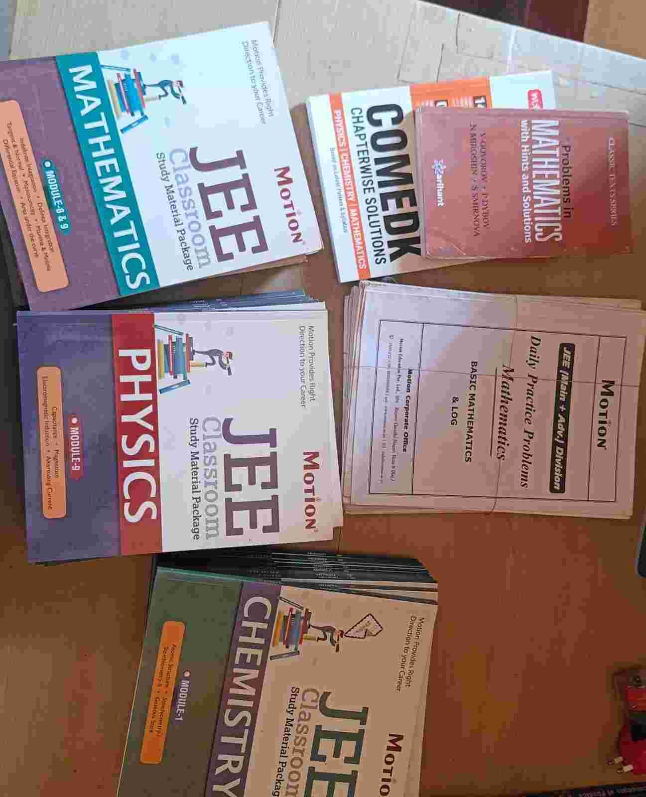 Motion JEE Study Material+DPPS +COMEDK + arihant b - New Book - Bookaao
