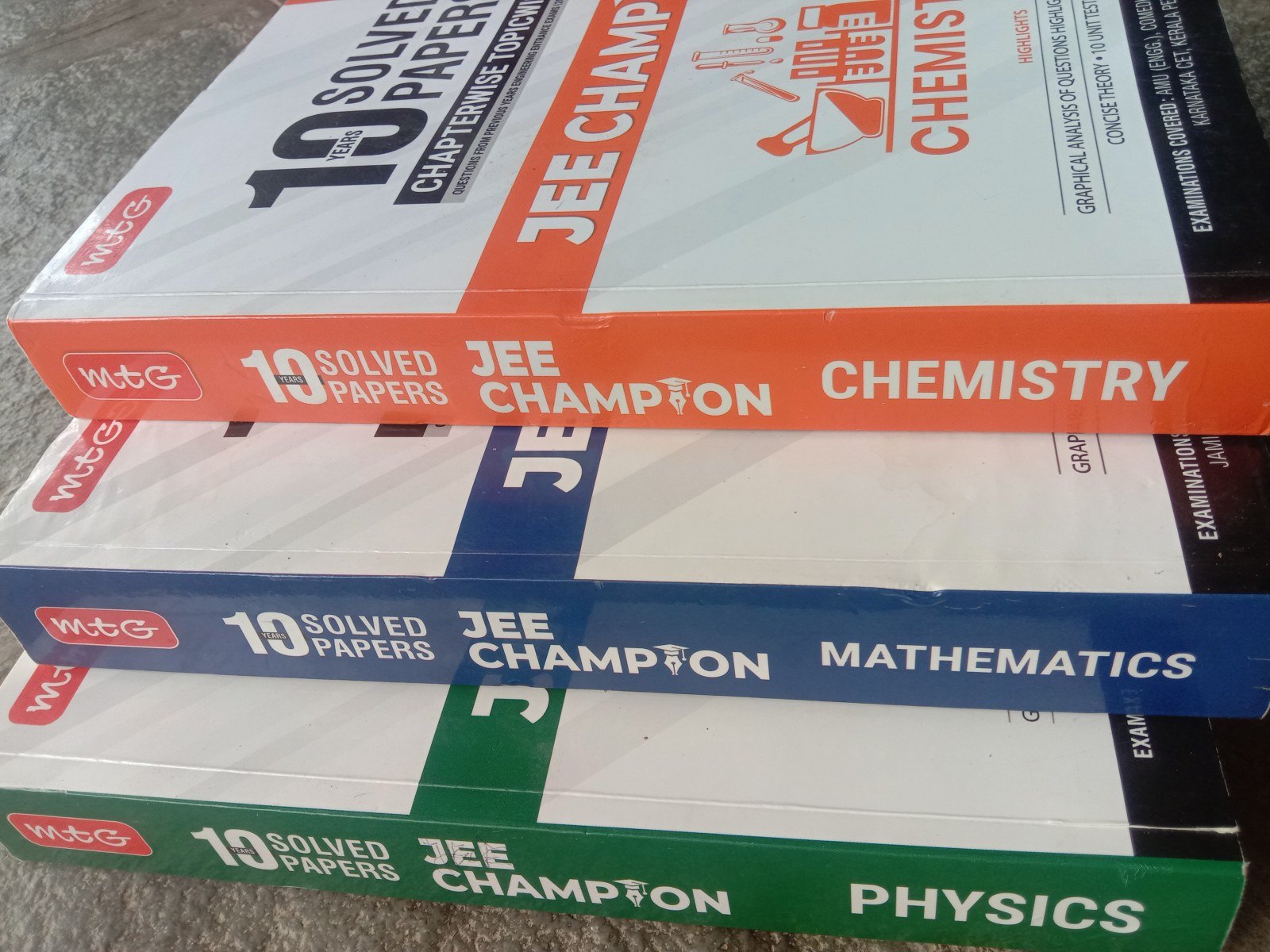 MTG JEE Champion [chem,phy,math]- 10 Years solved - New Book - Bookaao