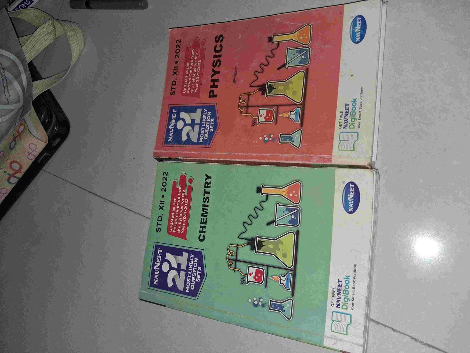 Buy Second Hand Navneet physics &chemistry que book 12th std in Nagpur - Bookaao