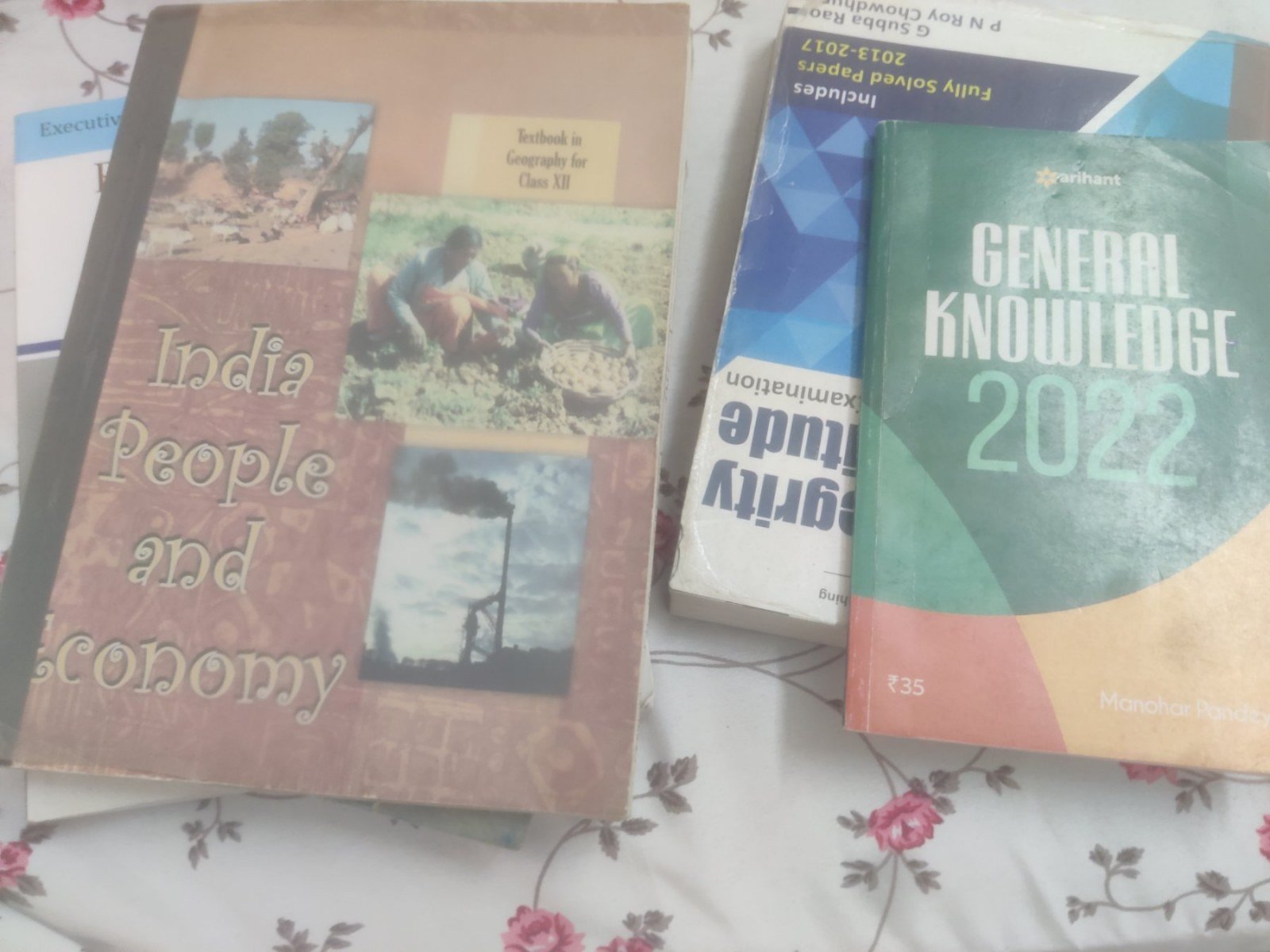 Ncert and upsc - Second Hand - Bookaao