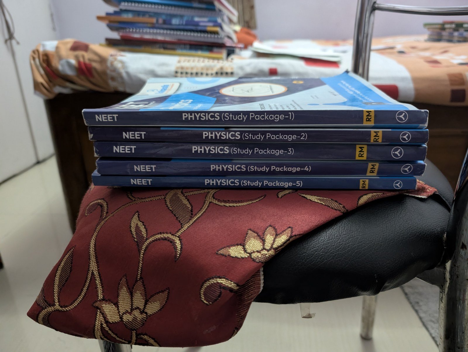 NEET AAKASH BOOKS 2025-26 - Second Hand - Bookaao