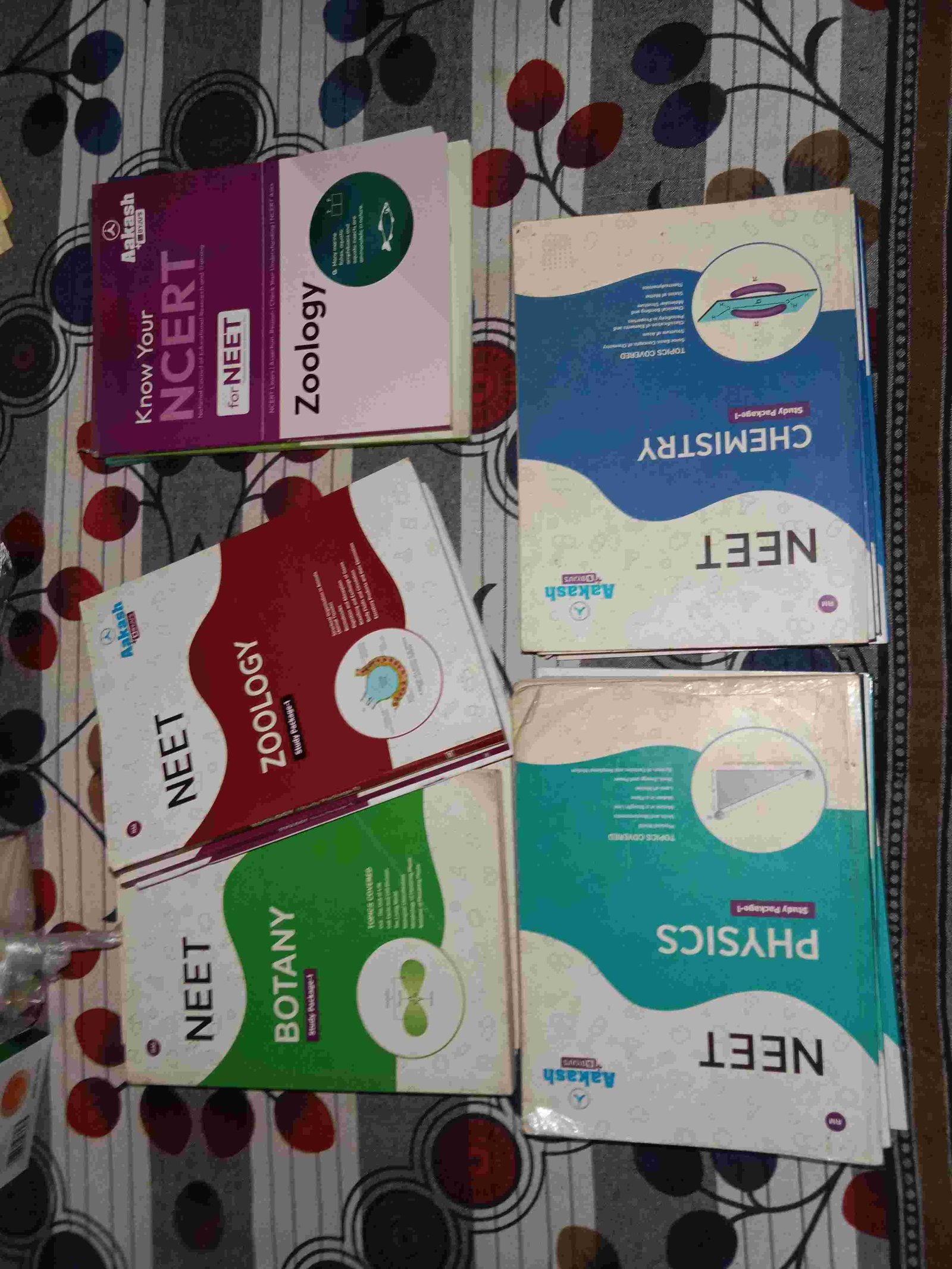 NEET Aakash modules (2022 edition) - Second Hand - Bookaao