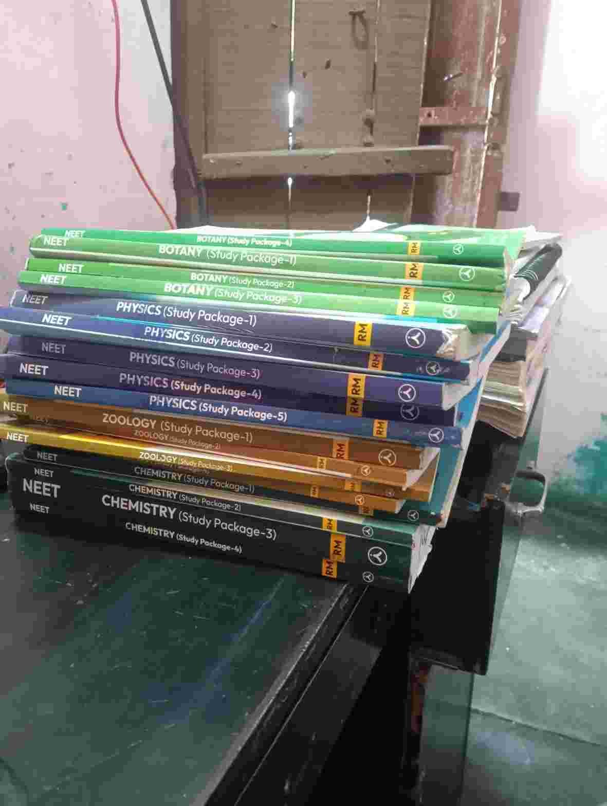 Neet module - Second Hand - Bookaao
