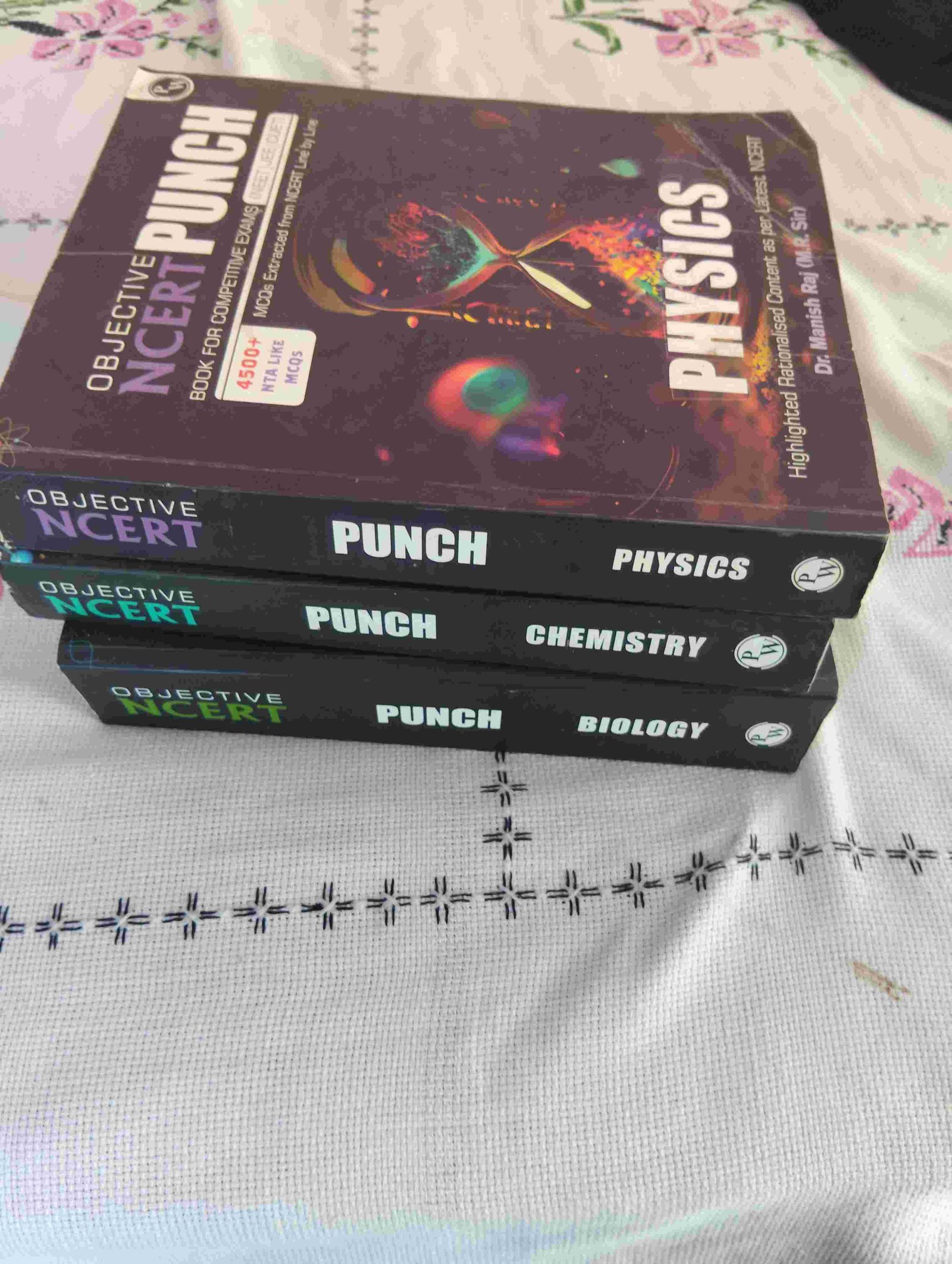 Objective ncert punch physics, chemistry, biology - Second Hand - Bookaao