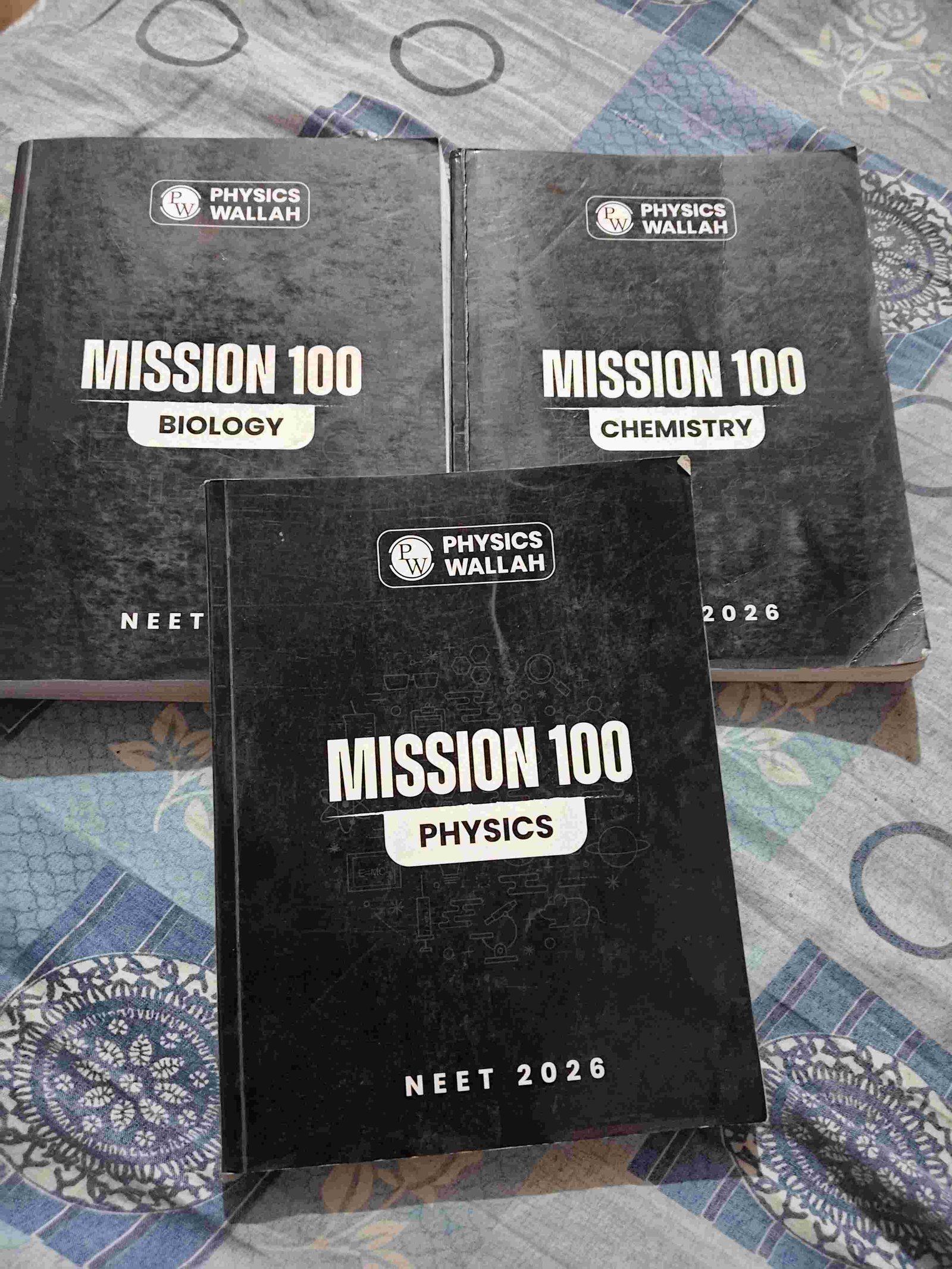 Physics chemistry biology  mission 100 - 2nd Hand Book - Bookaao