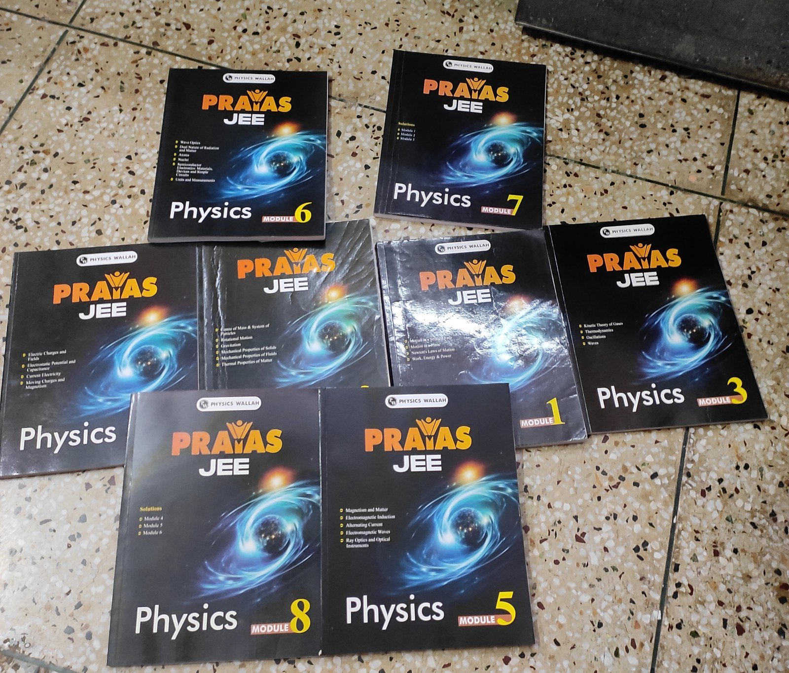 Physics modules of prayas batch by PW - 2nd Hand Book - Bookaao