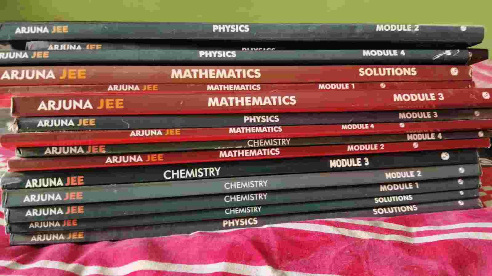 PW arjuna books - Second Hand - Bookaao