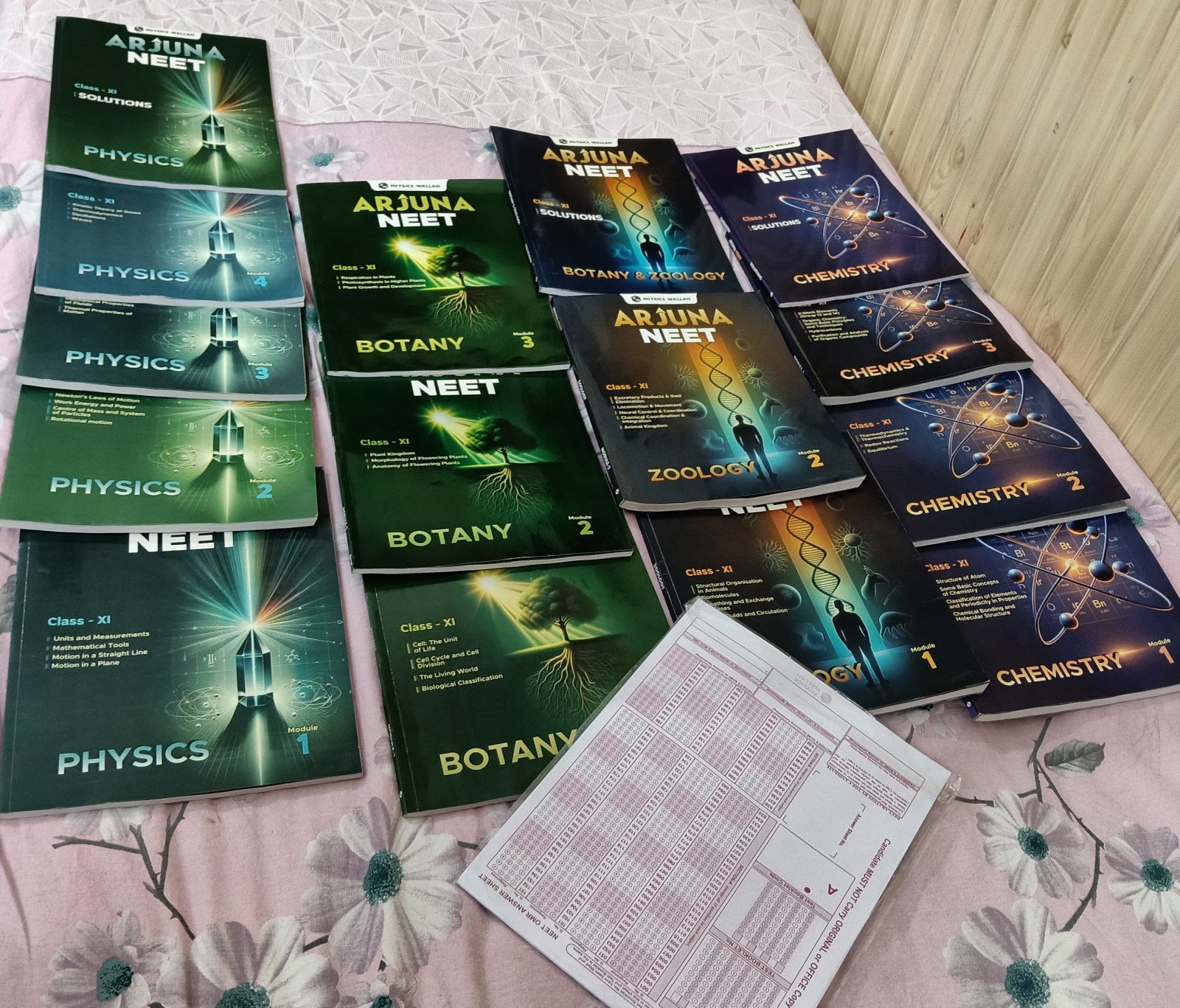 Buy Second Hand Pw arjuna neet 2025 module in Malout - Bookaao