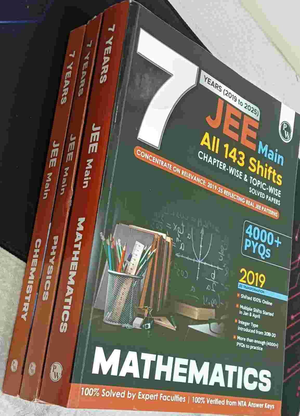 PW JEE 7 years pyq books(ALMOST UNUSED ) - Second Hand - Bookaao
