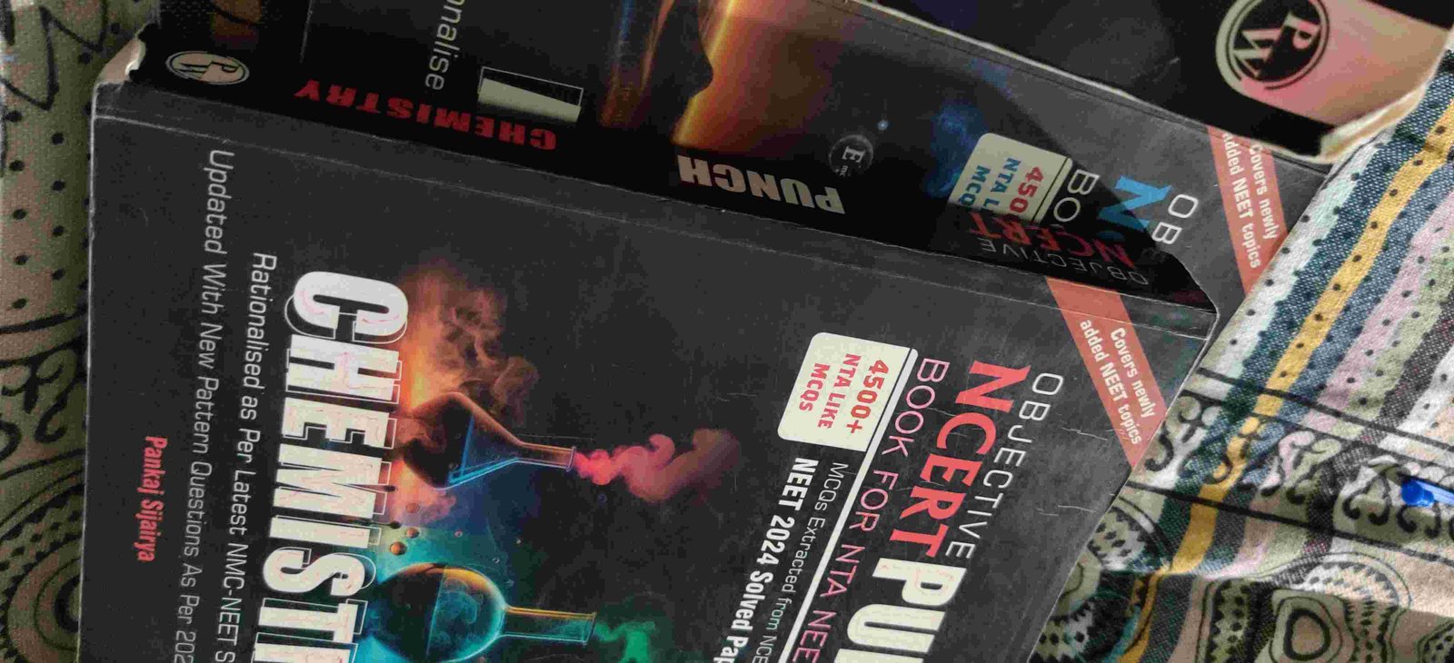Pw ncert punch phy chem bio - Second Hand - Bookaao