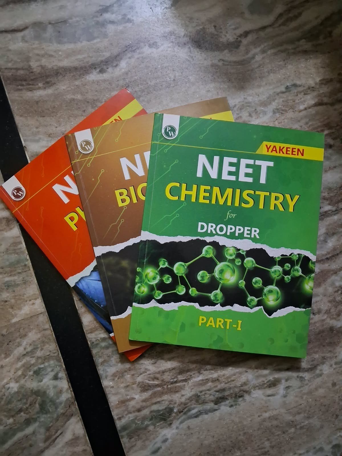 PW YAKEEN MODULE FOR DROPPER NEET  [SET OF 18 BOOK - Second Hand - Bookaao