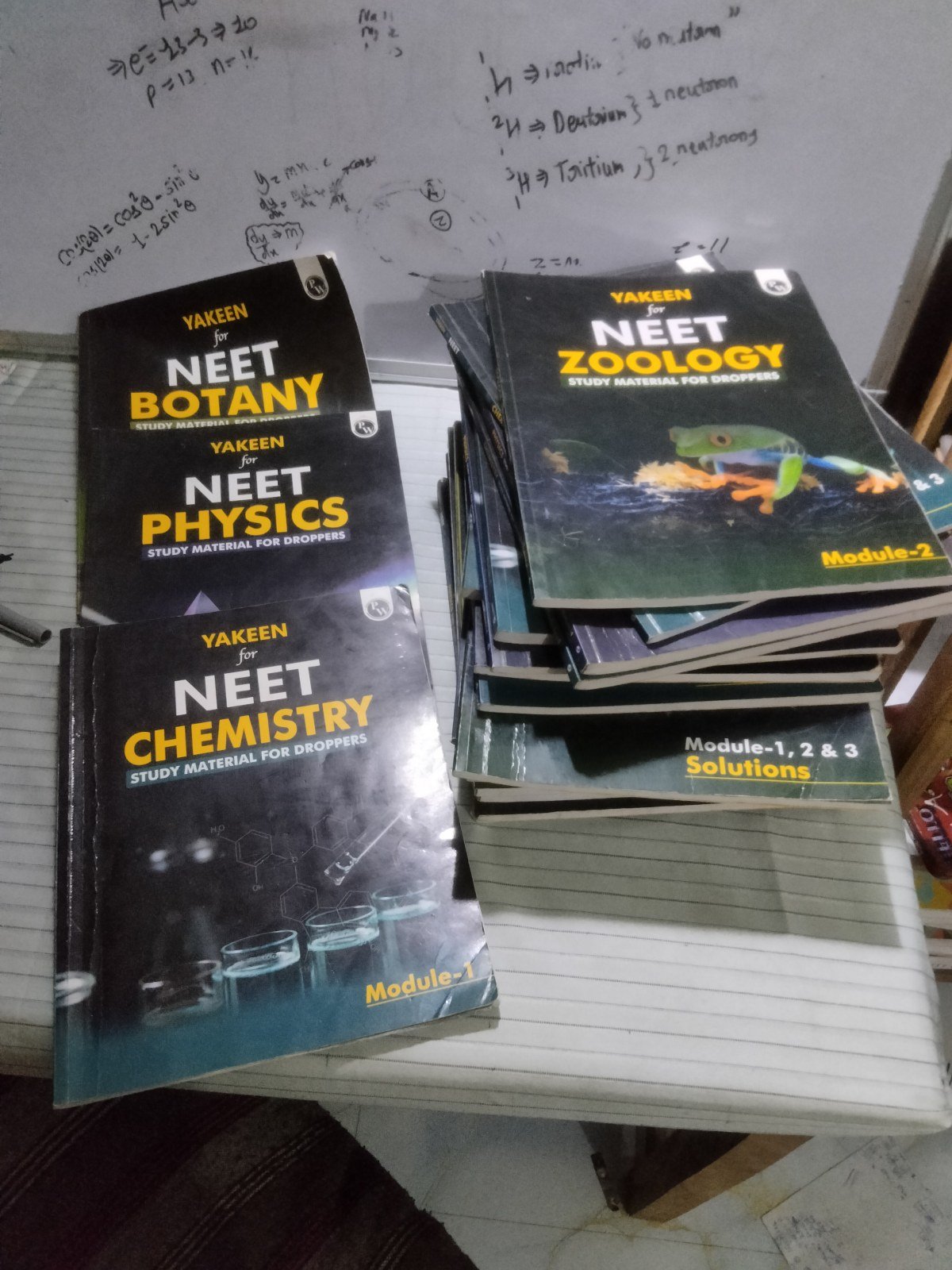 Buy Second Hand PW YAKEEN NEET FULL 24 MODULES WITH SOLUTIONS in Mohammadi kheri - Bookaao