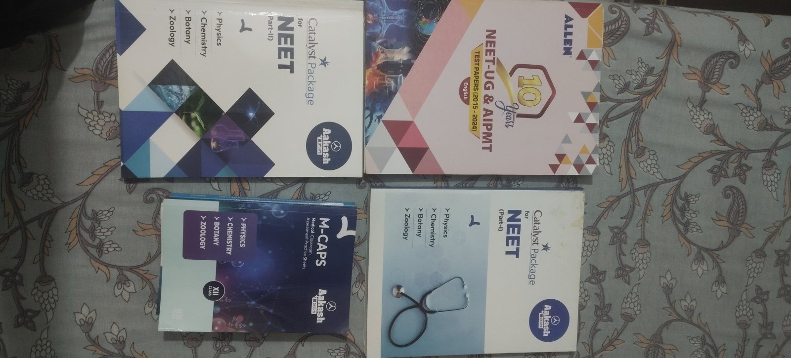 QUESTION BANK BOOKS ALLEN AND AAKASH - Second Hand - Bookaao