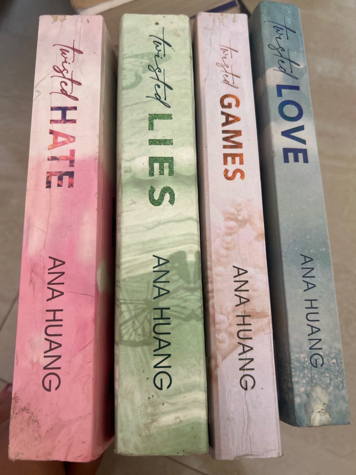 Twisted series - Second Hand - Bookaao