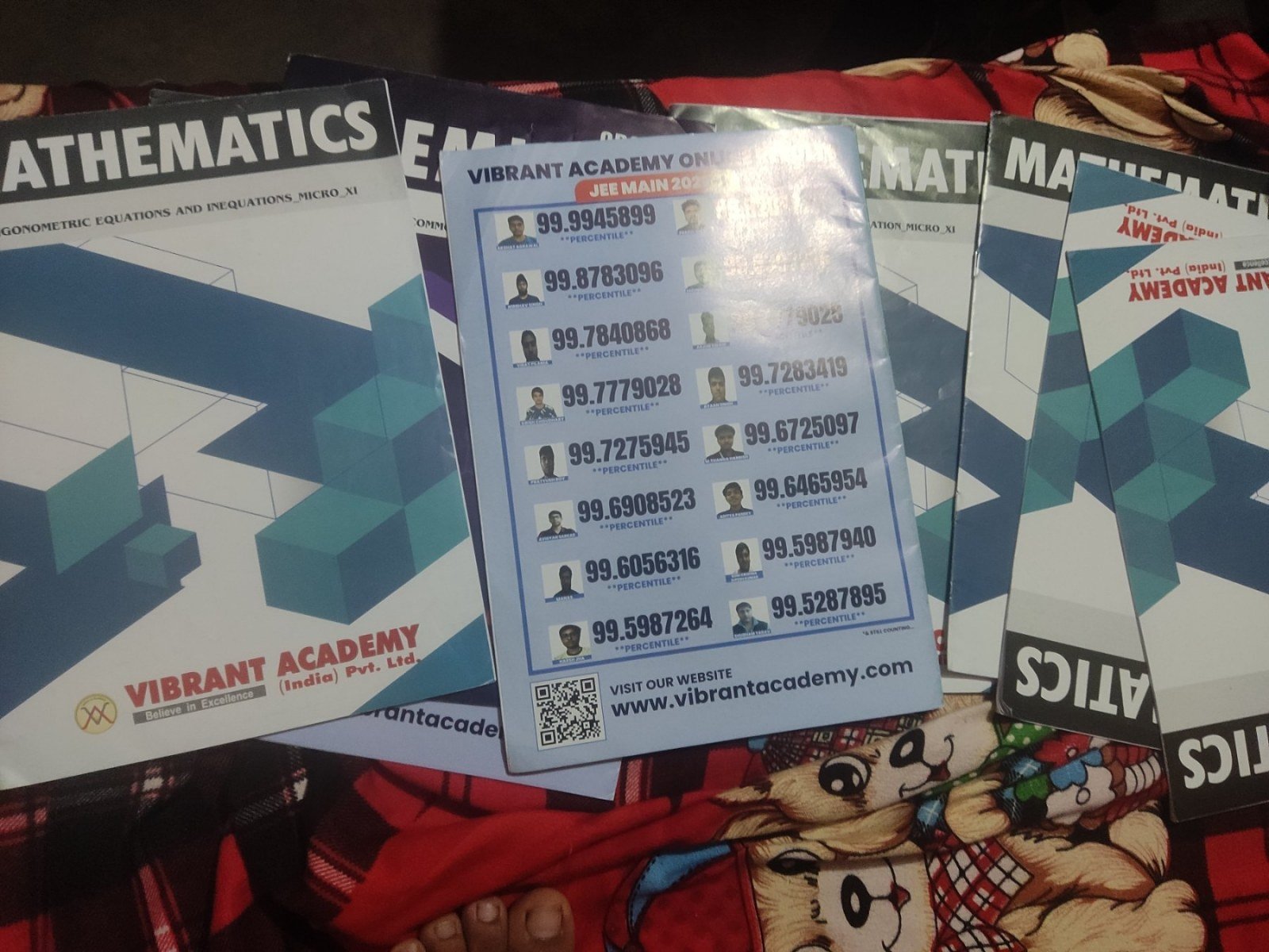 Vibrant academy jee mains and advanced modules set - Second Hand - Bookaao