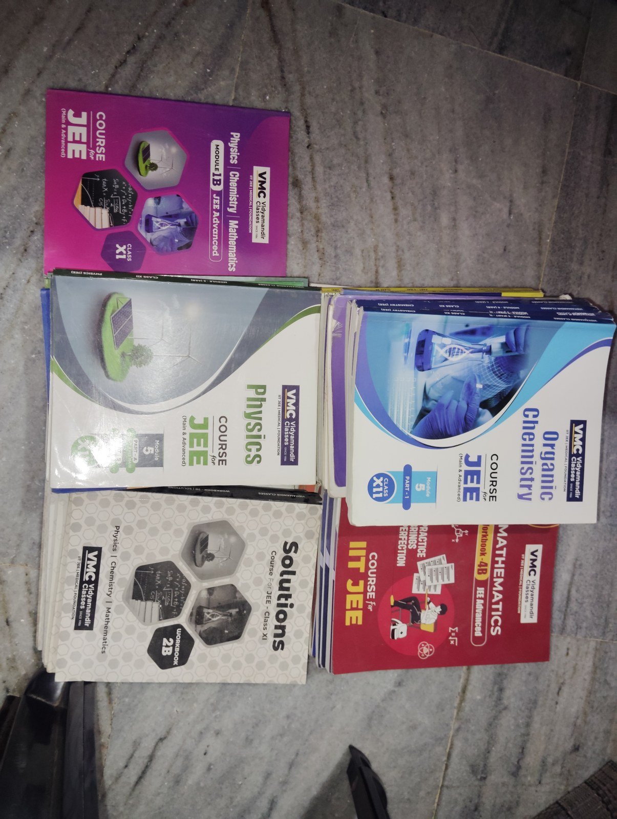 VMC MODULES JEE MAINS AND ADVANCED - Second Hand - Bookaao