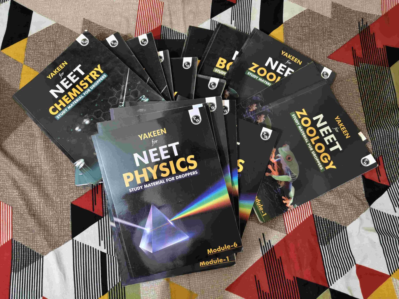 Yakeen Neet module set (physics,chemistry,biology) - Second Hand - Bookaao