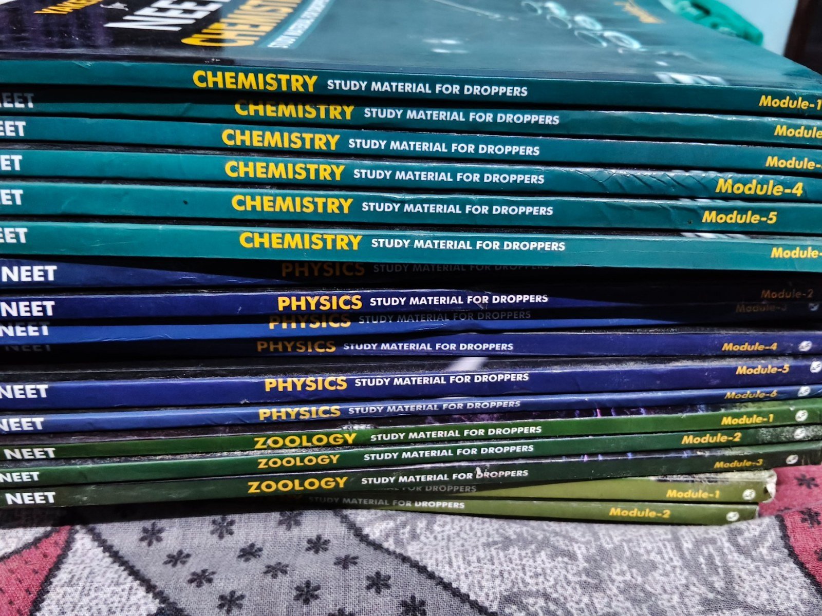 Yakeen neet modules - Second Hand - Bookaao