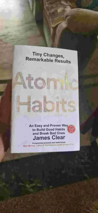 Atomic habits by James Clear - Second Hand - Bookaao