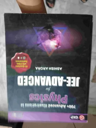 700 Advanced problems in physics by ashish arora