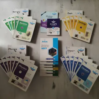 Aakash NEET Modules (COMPELTE SET) - Second Hand - Bookaao