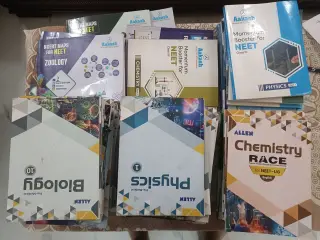 COMPLETE NEET MODULES,GLANCE,RACE,AAKASH MIND MAPS - Second Hand - Bookaao