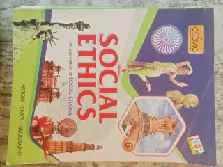 Main course book of Social science - Second Hand - Bookaao