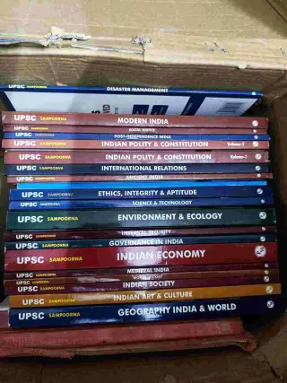 Physics wala only ias books set - 2nd Hand Book - Bookaao