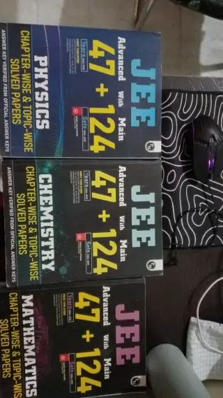 PW 47 YEARS EJE ADV 124 JEE MAINS SETS PCM BOOKS - Second Hand - Bookaao