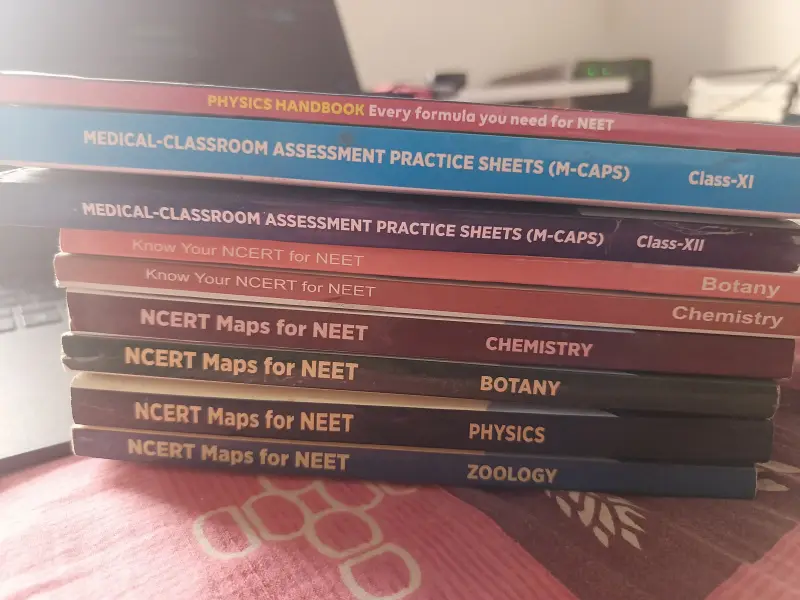 Buy Second Hand Aakash mind maps + Ncert one liners + M caps in CITY - Bookaao