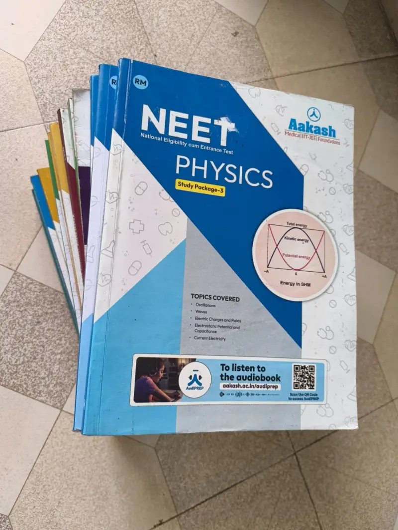 Buy Second Hand Aakash module Physics Chemistry Botany Zoology in Sonipat - Bookaao