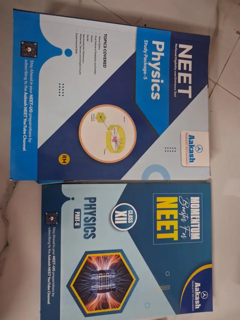 Buy Second Hand AAKASH NEET COMPLETE MODULES+MOMENTUM in Lucknow - Bookaao