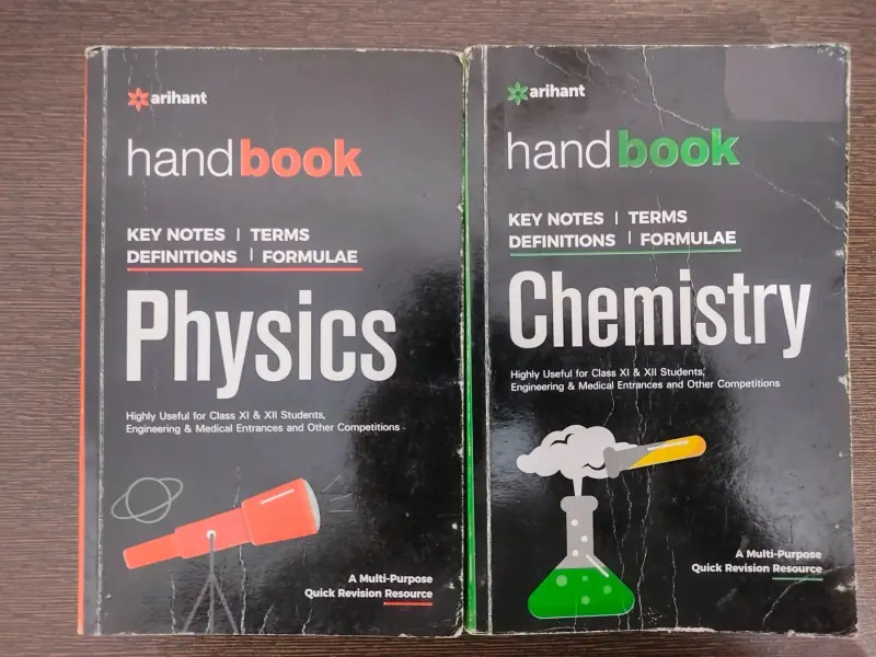 Buy Second Hand Arihant Handbook Physics & Chemistry – Combo Set in PATNA - Bookaao