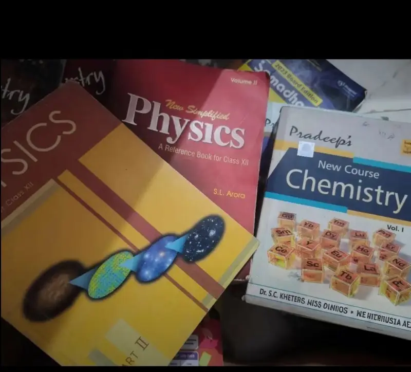 Buy Second Hand Class 12 PHYSICS CHEMISTRY BOOKS in Bahjoi - Bookaao