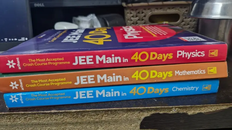 Buy Second Hand JEE Mains Crash Course (PCM) in New Delhi - Bookaao