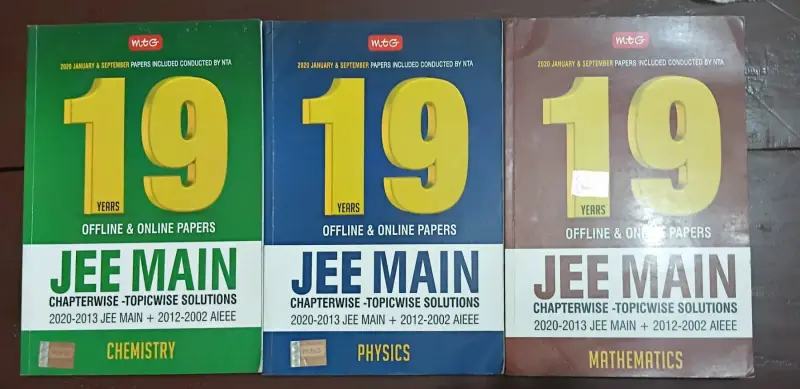 Buy Second Hand JEE Mains PYQs upto 2020 by MTG in Raipur - Bookaao
