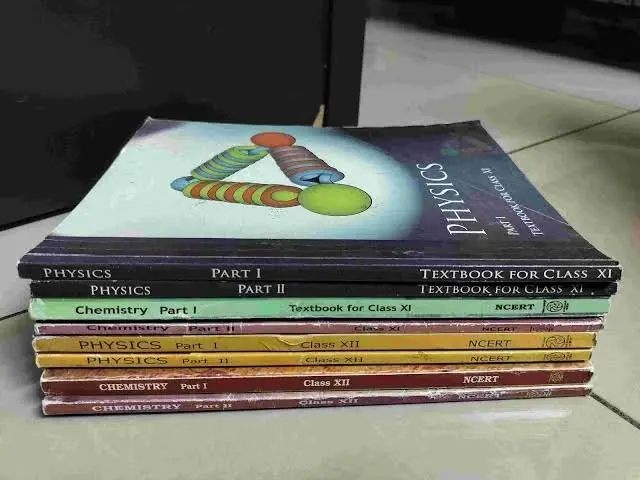 Buy Second Hand NCERT Physics and chemistry books (11th and 12th) in Gautam buddha Nagar - Bookaao